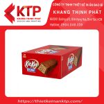 In hộp giấy màu đỏ cho thương hiệu Kit Kat